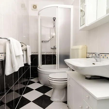 ルームス リディア ゲストハウス 3*