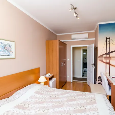 Lydia (adults Only) Casa de hóspedes